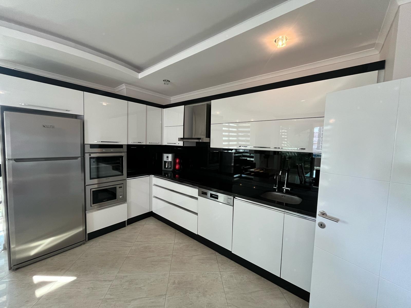 Image of A luxurious 2+1 apartment with an area of 130 m² in the center of Oba.